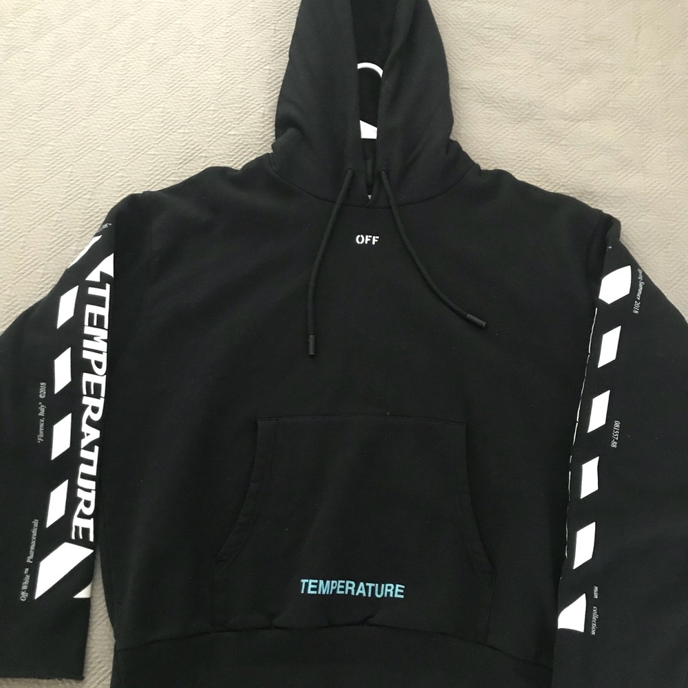 Men’s Off-white Hoodie.